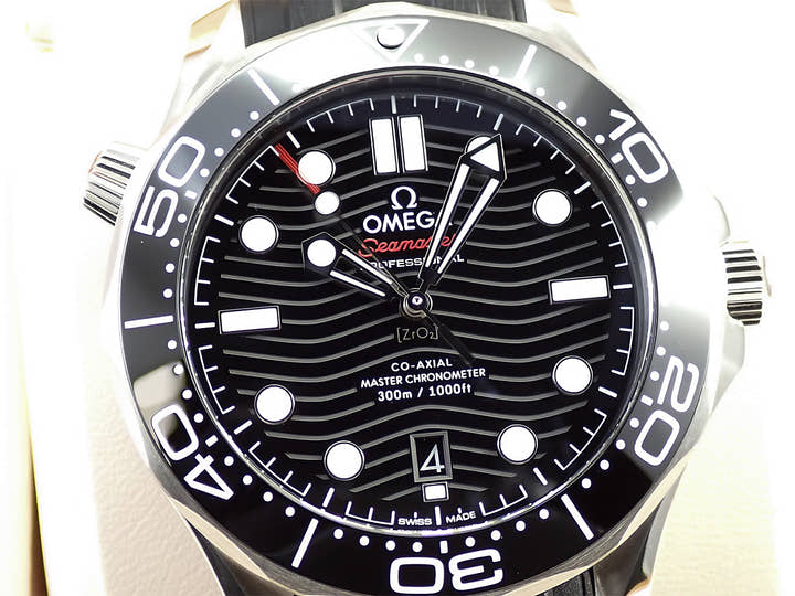 オメガ シーマスター ダイバー 300M コーアクシャル マスター クロノメーター 42MM Ref.210.32.42.20.01.001 ブラック文字盤 美品 F582YHM1