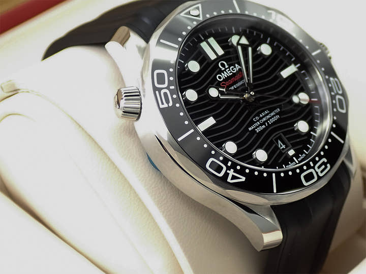 オメガ シーマスター ダイバー 300M コーアクシャル マスター クロノメーター 42MM Ref.210.32.42.20.01.001 ブラック文字盤 美品 F582YHM1