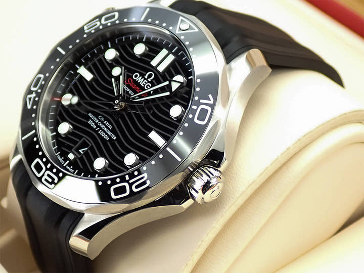 オメガ シーマスター ダイバー 300M コーアクシャル マスター クロノメーター 42MM Ref.210.32.42.20.01.001 ブラック文字盤 美品 F582YHM1