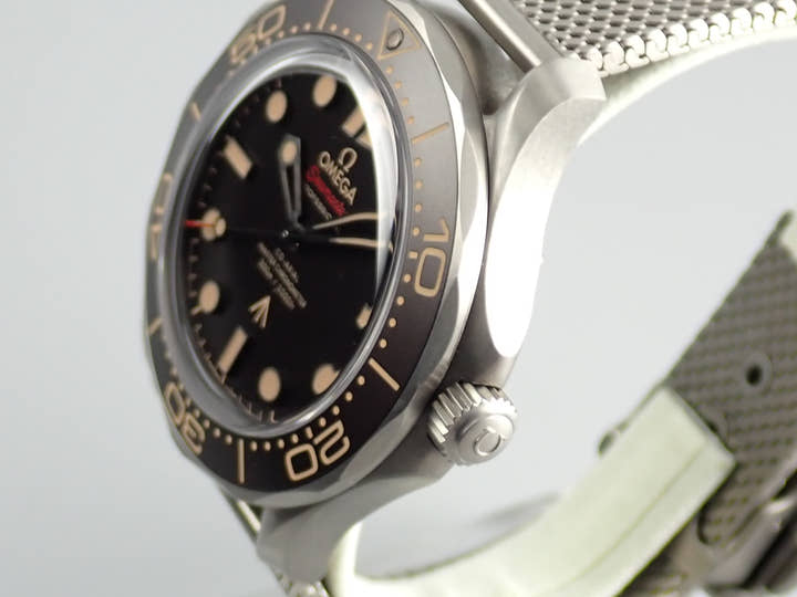 オメガ シーマスター 300 コーアクシャル マスタークロノメーター Ref.210.90.42.20.01.001 ブラウン文字盤 中古 WC97ZRMW