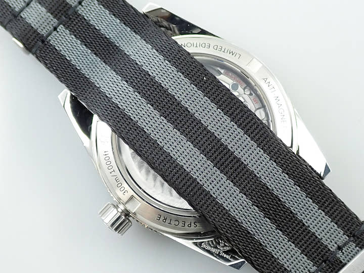 オメガ シーマスター 300 スペクター Ref.233.32.41.21.01.001 ブラック文字盤 中古 H47RRCUR