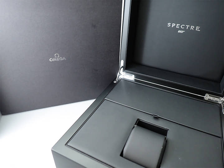 オメガ シーマスター 300 スペクター Ref.233.32.41.21.01.001 ブラック文字盤 中古 H47RRCUR