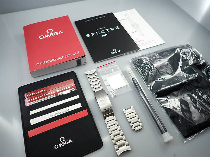 オメガ シーマスター 300 スペクター Ref.233.32.41.21.01.001 ブラック文字盤 中古 H47RRCUR