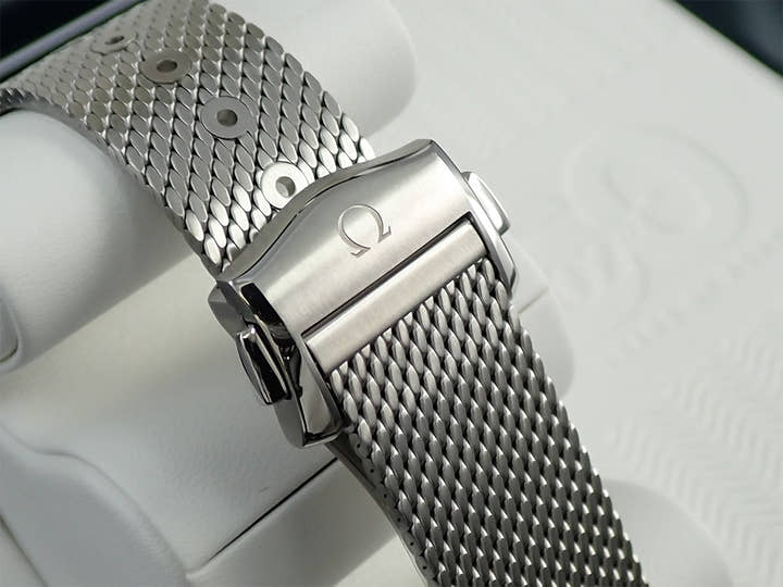 オメガ シーマスター ダイバー 300M コーアクシャル マスター クロノメーター 42MM ボンド映画60周年記念モデル Ref.210.30.42.20.03.002 ブルー文字盤 未使用 R8X12X99