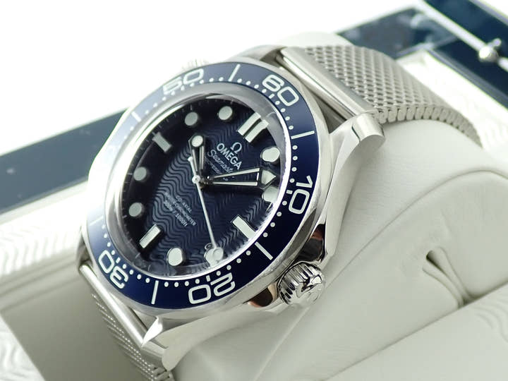 オメガ シーマスター ダイバー 300M コーアクシャル マスター クロノメーター 42MM Ref.210.30.42.20.03.002 ブルー文字盤 未使用 M961YL17