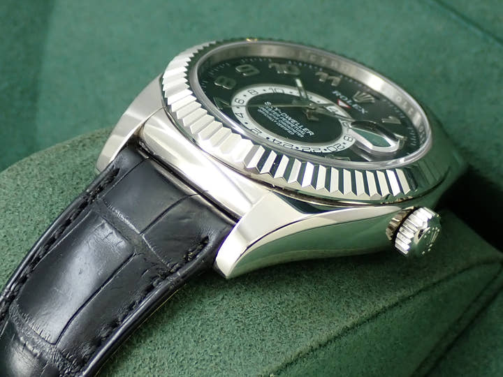 ロレックス スカイドゥエラー Ref.326139 ホワイトゴールド ブラック文字盤 革ベルト 美品 J3LUP412