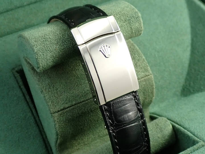 ロレックス スカイドゥエラー Ref.326139 ホワイトゴールド ブラック文字盤 革ベルト 美品 J3LUP412