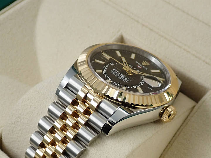 ロレックス スカイドゥエラー Ref.326933 ステンレススチール/イエローゴールド ブラック文字盤 ジュビリーブレスレット 中古 V8FLAWRR