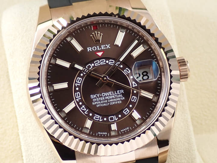 ロレックス スカイドゥエラー Ref.326235 エバーローズゴールド チョコレート文字盤 オイスターフレックス
