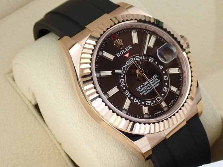 ロレックス スカイドゥエラー Ref.326235 エバーローズゴールド チョコレート文字盤 オイスターフレックス