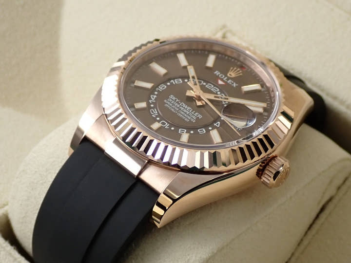 ロレックス スカイドゥエラー Ref.326235 エバーローズゴールド チョコレート文字盤 オイスターフレックス