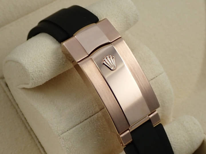 ロレックス スカイドゥエラー Ref.326235 エバーローズゴールド チョコレート文字盤 オイスターフレックス