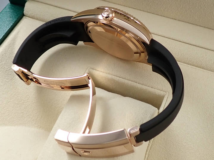 ロレックス スカイドゥエラー Ref.326235 エバーローズゴールド チョコレート文字盤 オイスターフレックス