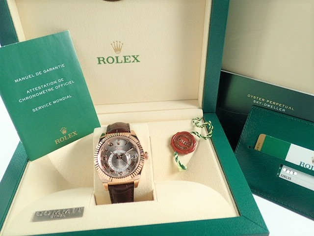 ロレックス スカイドゥエラー Ref.326135 サンダストローマ文字盤 中古 sky-dweller-6 革ベルト