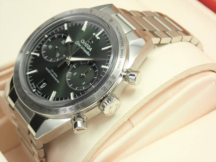 オメガ スピードマスター スピードマスター '57 コーアクシャル マスター クロノメーター クロノグラフ 40.5MM Ref.332.10.41.51.10.001 グリーン文字盤 未使用 2481AU7P
