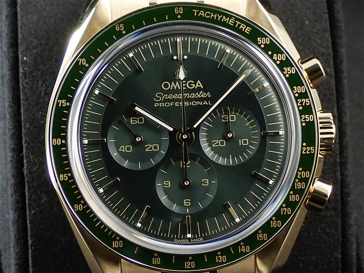 オメガ スピードマスター ムーンウォッチ プロフェッショナル コーアクシャル マスター クロノメーター クロノグラフ 42MM Ref.310.60.42.50.10.001 グリーン文字盤 未使用 A362C0YY