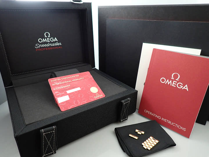 オメガ スピードマスター ムーンウォッチ プロフェッショナル コーアクシャル マスター クロノメーター クロノグラフ 42MM Ref.310.60.42.50.10.001 グリーン文字盤 未使用 YY8H76PP