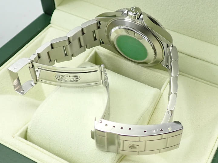 Rolex Submariner Date Ref. 16610LV Stainless Steel Black Dial