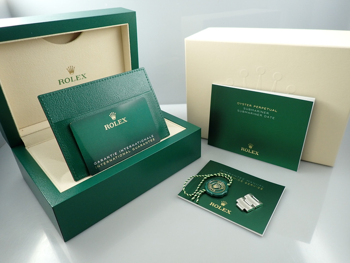Rolex Submariner Date <Warranty, Box, etc.>