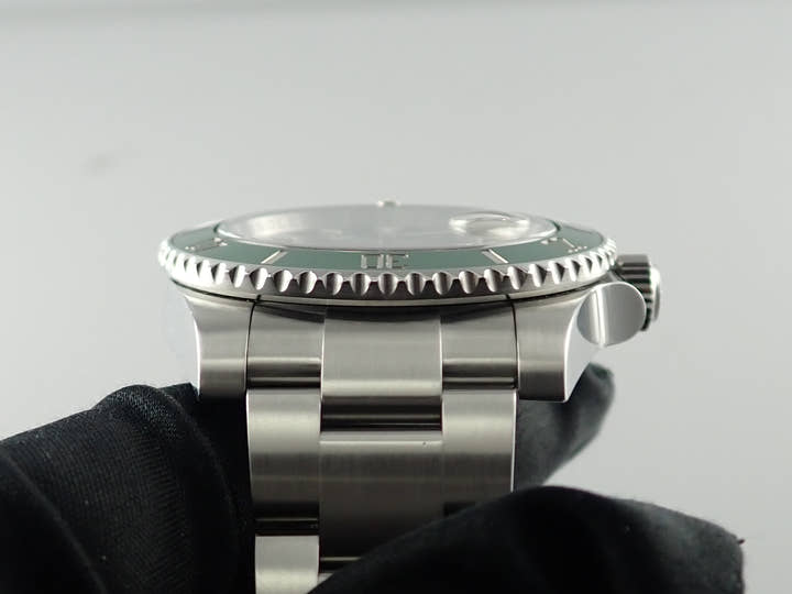 Rolex Submariner Green <Warranty, Box, etc.>