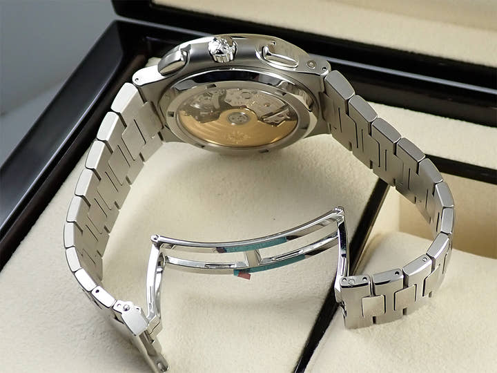 パテックフィリップ ノーチラス トラベルタイム クロノグラフ Ref.5990/1A-001 ステンレススチール ブラックグラデーション文字盤