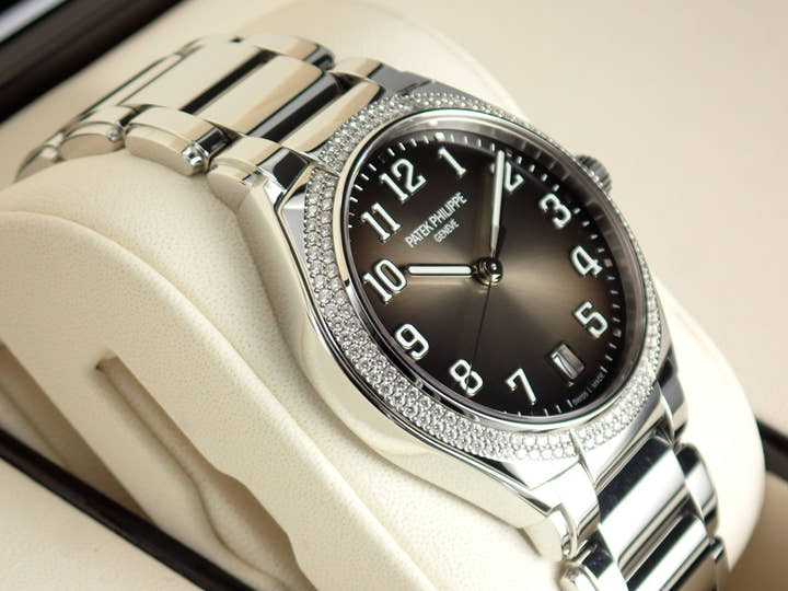 パテックフィリップ Twenty-4 Ref.7300/1200A-010 ステンレススチール グレー・ソレイユ文字盤