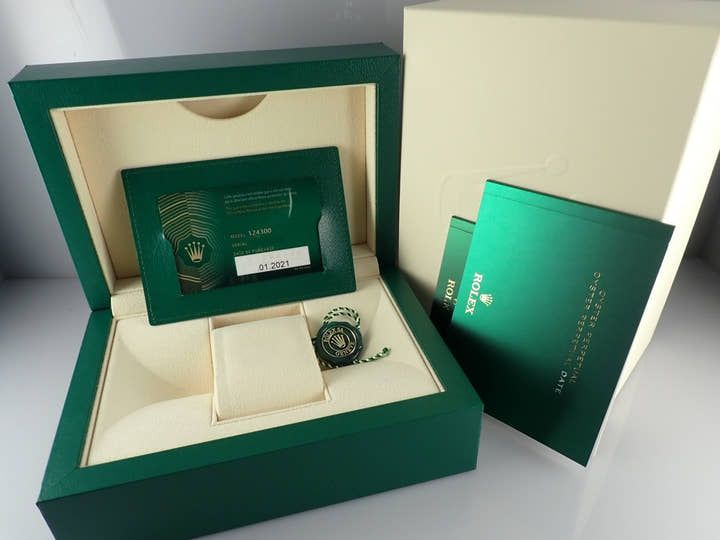 ロレックス オイスターパーペチュアル Ref.124300 シルバー文字盤 未使用 oyster-perpetual-52