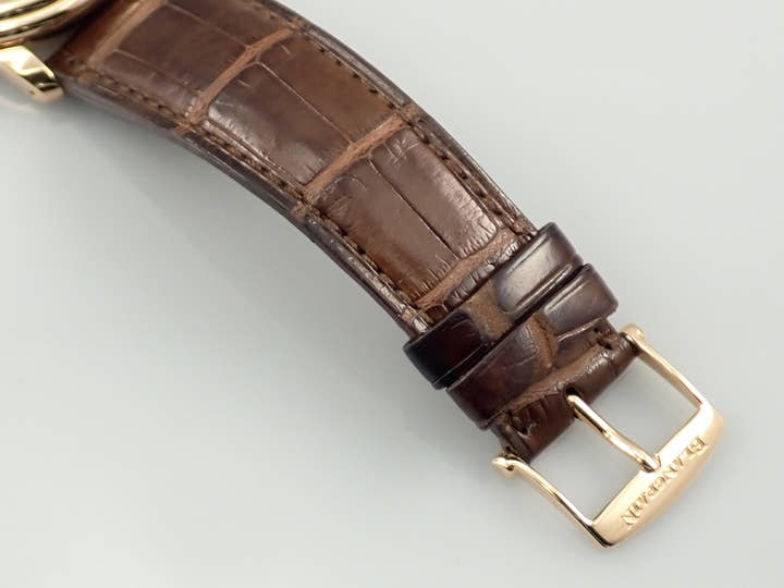 ブランパン ヴィルレ ダブルウィンドウ Ref.6850-3642-55 ホワイト文字盤 中古 LLM8ZHZR