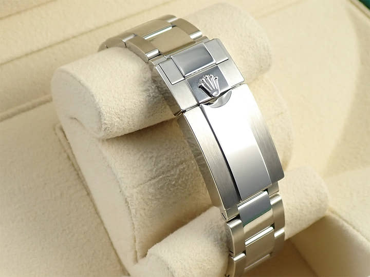 Rolex Yacht-Master 40 Ref. 126622 Stainless Steel/Platinum Bright Blue Dial