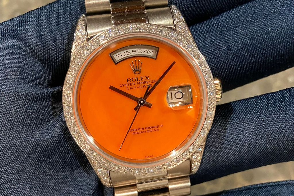 89 トロフィッシュ　クロノグラフ　デイデイト　シェル　ストーン　腕時計 89 トロフィッシュクロノグラフデイデイトシェルストーン腕時計