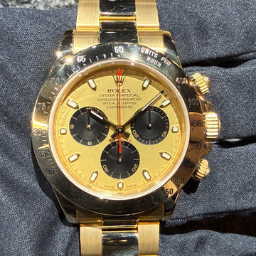 No. 2281 - This is the coolest piece ever! Its retro vibe is captivating! Introducing the Daytona 116528 P9, a red-wrapped champagne panda!