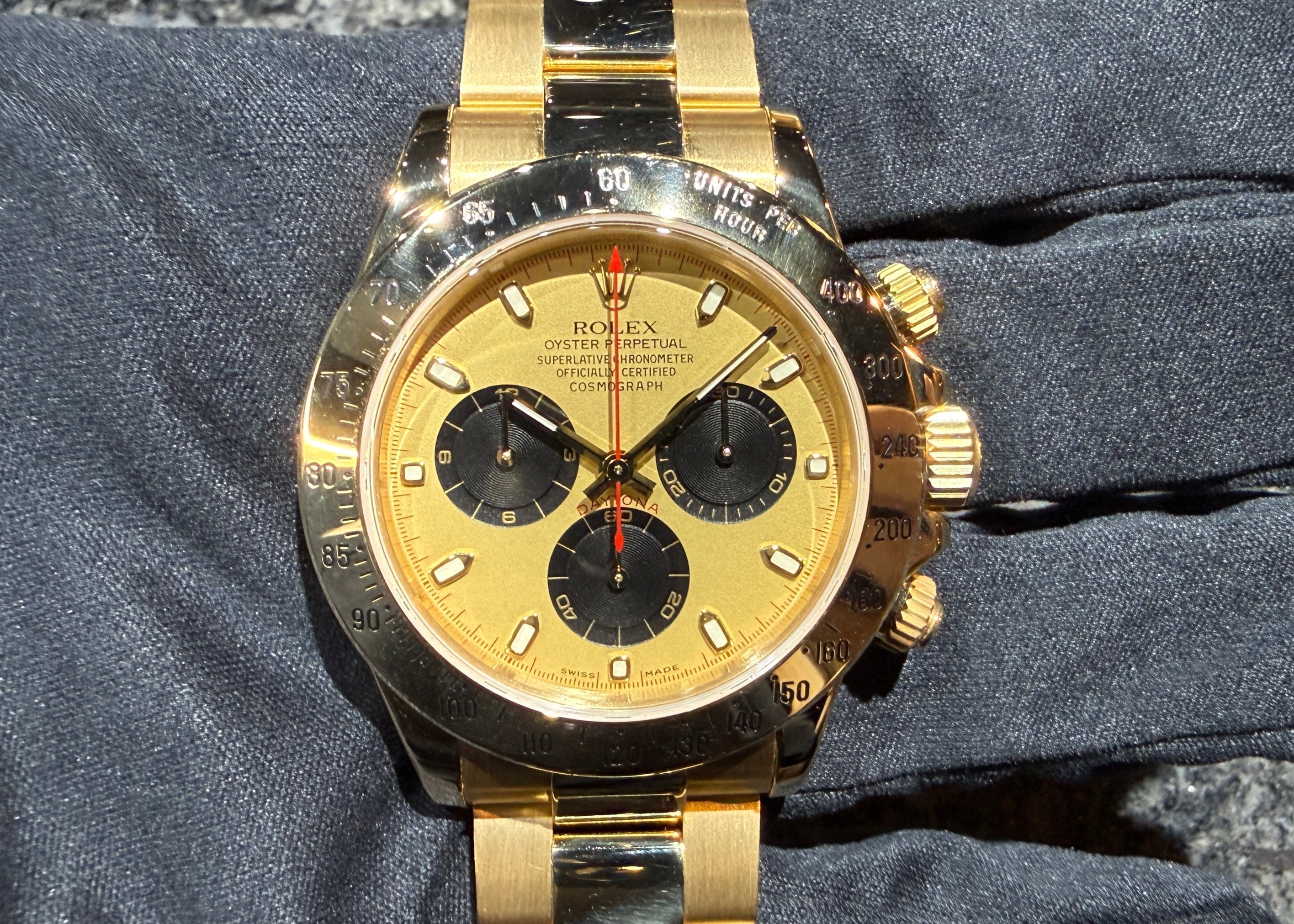 第２２８１回～　これぞ最高にカッコイイ逸品！！レトロな雰囲気が魅力！！赤巻きシャンパンパンダ！デイトナ 116528 P9番のご紹介！