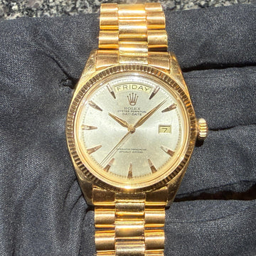 Vol. 2512 - Featuring an attractive wedge index and alpha hands! A rare vintage Day-Date 1803/5 in solid rose gold!
