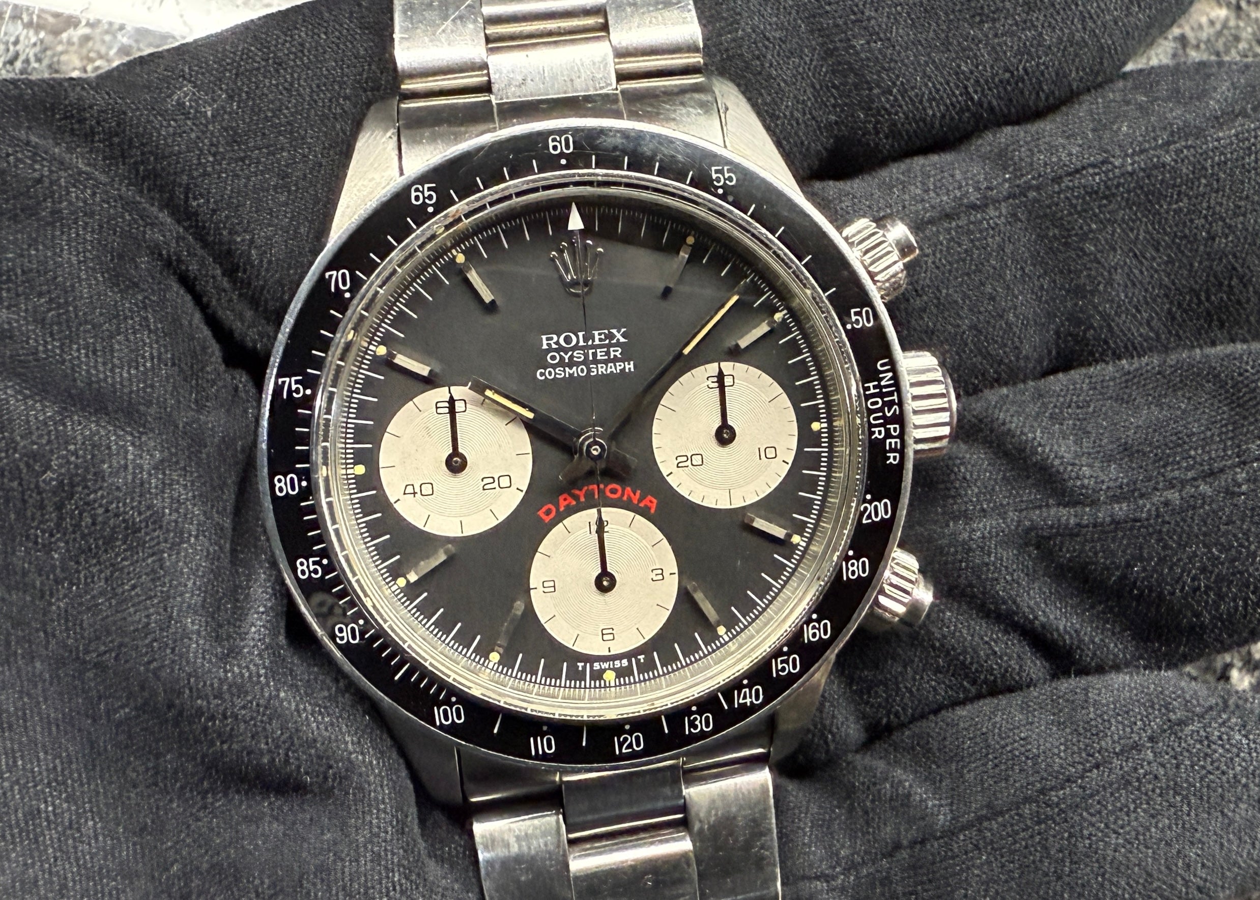 第２１０５回～ 久々入荷！黒文字ビッグレッド！！ 手巻きデイトナ 6263 オールトリチウム 79年のご紹介！
