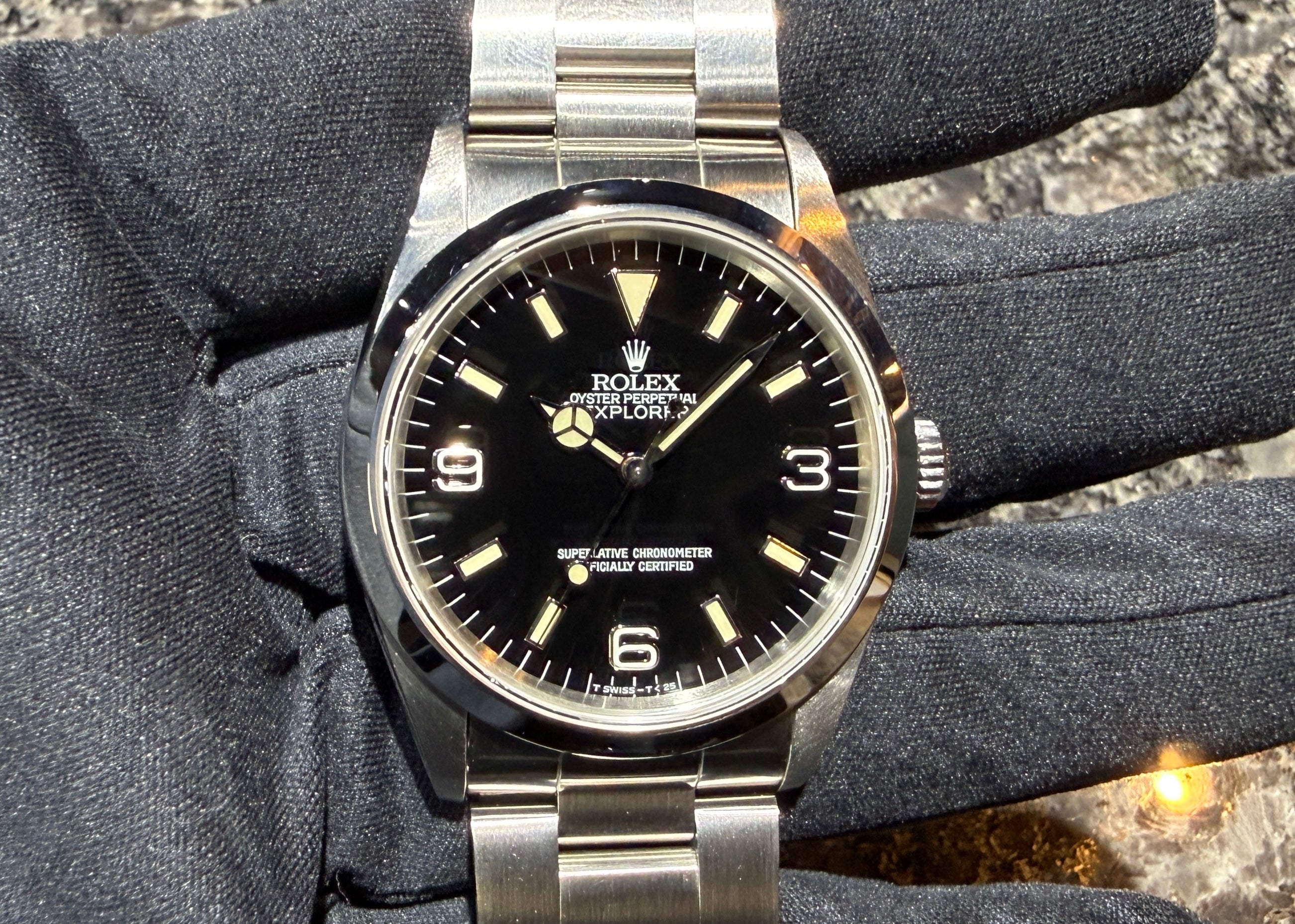第２３４４回～  強烈な焼けとダイヤル・ケースコンディションが魅力！パティーナエクスプローラー！ロレックス 14270 N4番 優良個体 オールトリチウムのご紹介！