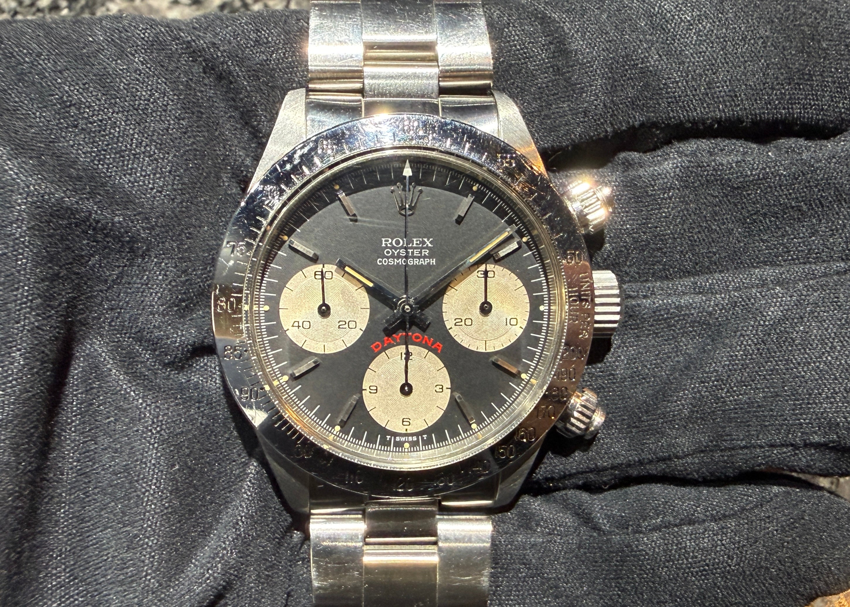 第２３５１回～ グッドコンディション！大人気！手巻きデイトナ入荷！ロレックス 6265 黒文字 ビッグレッド オールトリチウムのご紹介！