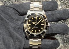 No. 2589 and onward – Exceptional dial condition is the highlight!! Introducing a fine example of the Rolex Guardless Submariner 5508 from 1962, with a jet-black mirror dial and 6 dots!