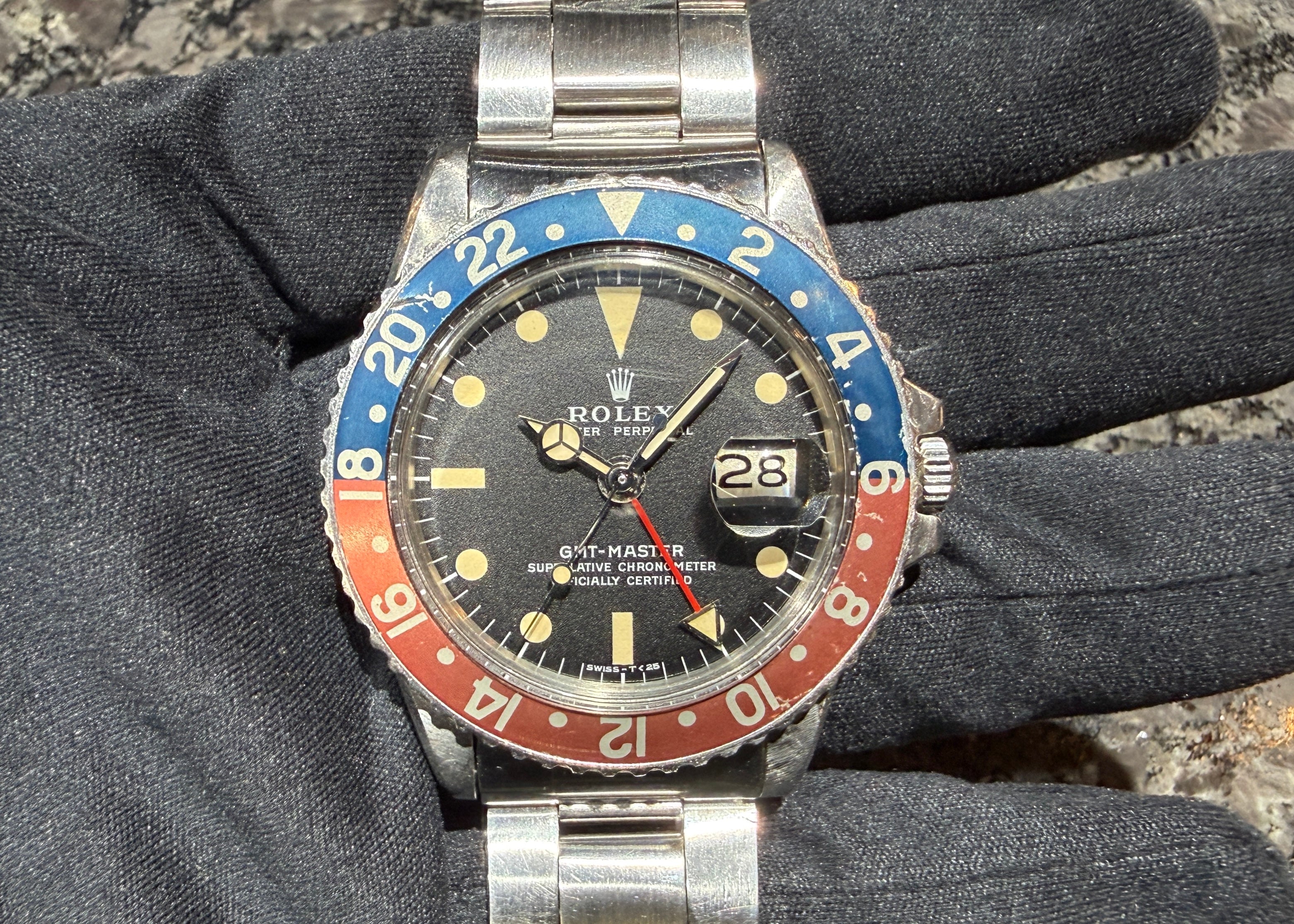 第２３５５回～ 抜群のダイヤルコンディション＆肉厚ケースが魅力！GMTマスター 1675 MK2 72年 良個体 オールトリチウムのご紹介！