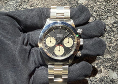 No. 2594 and onward  Excellent condition! Highly popular! Hand-wound Daytona in stock! Introducing a beautiful Rolex 6265 with a black dial and Big Red!