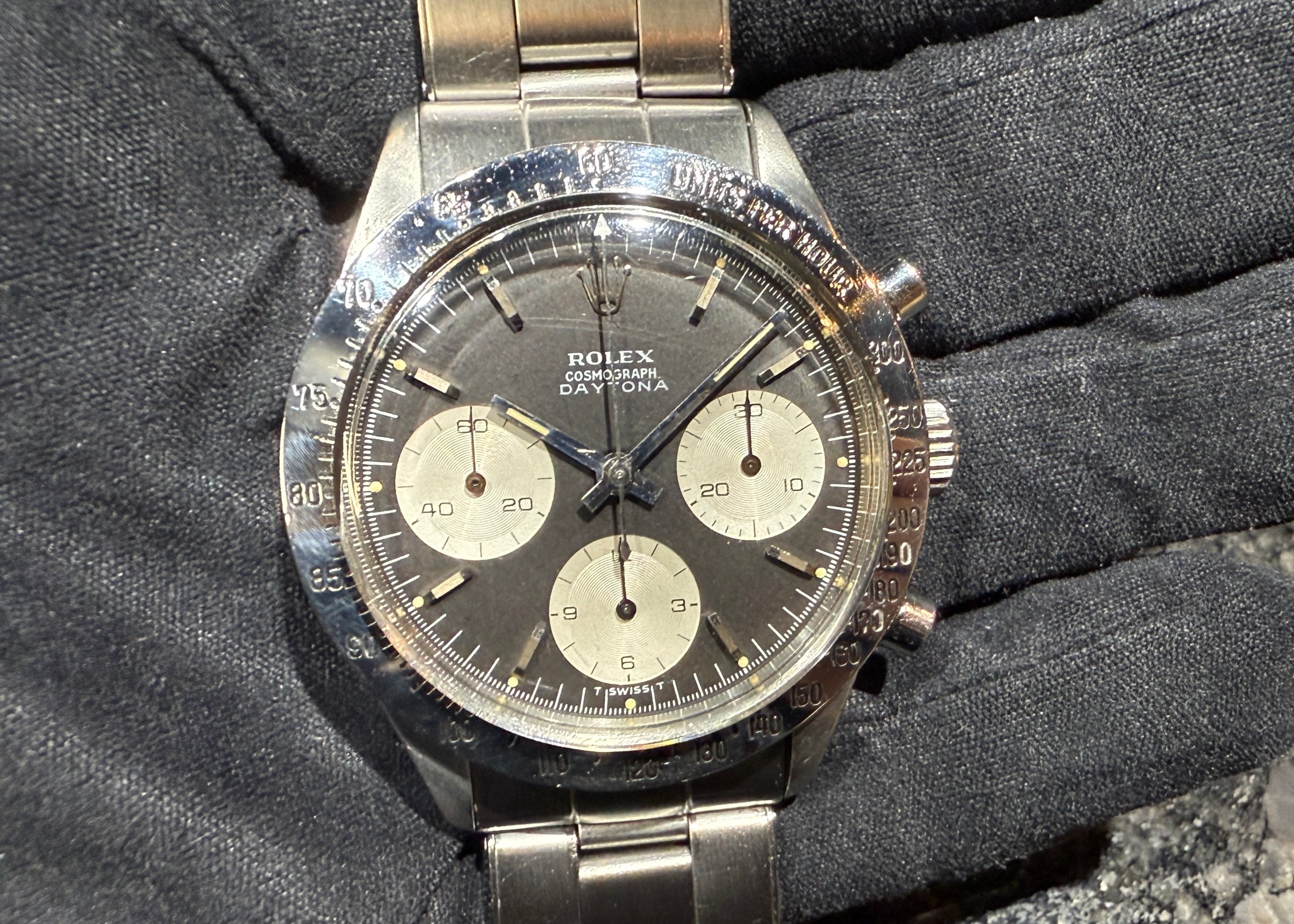 第１０４４回～ ブラックダイヤル入荷！第一世代 手巻きデイトナ Ref.6239 ジャンボ 1966年 オールトリチウムのご紹介！