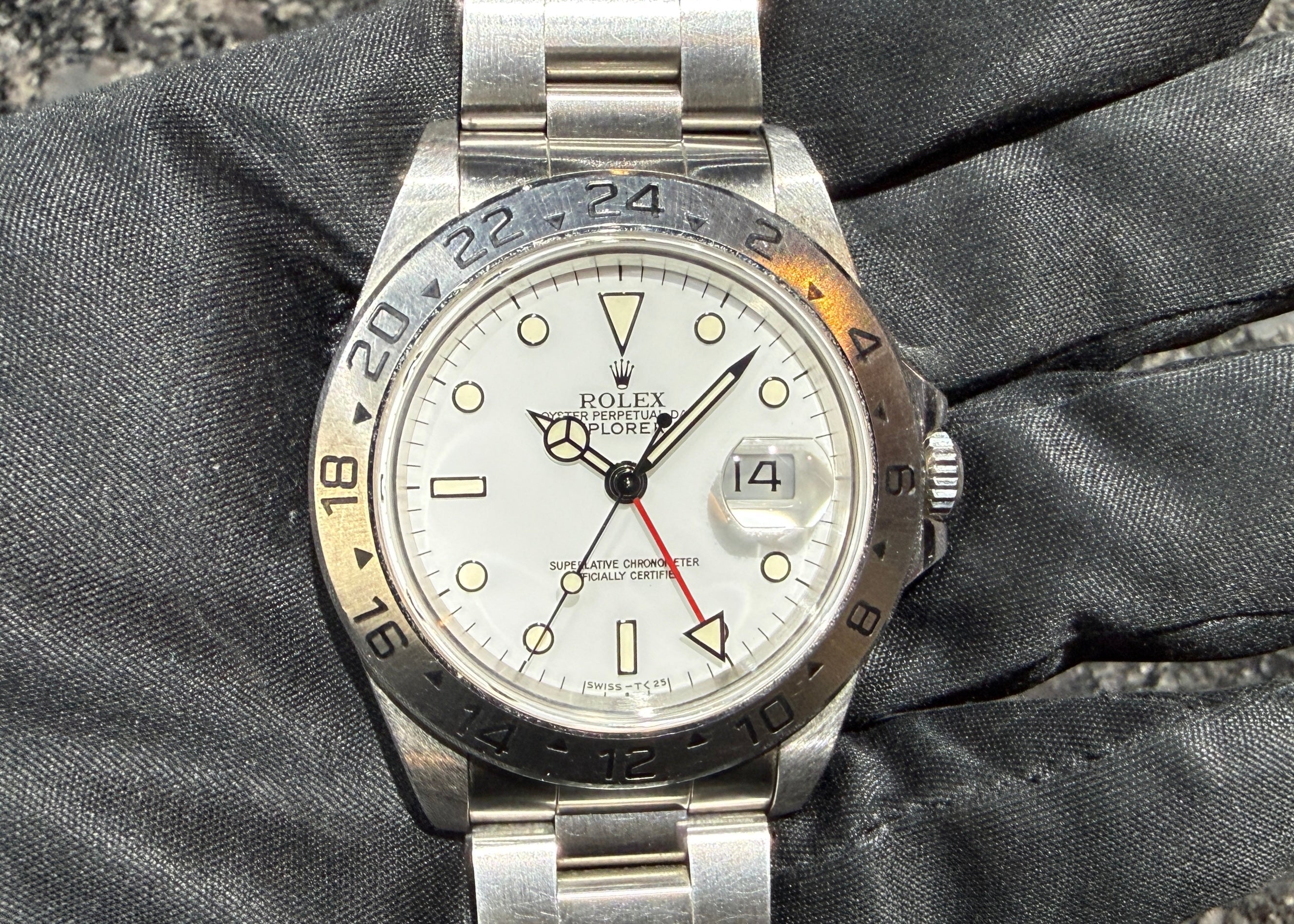 第２２５７回～ レモンイエローの焼けが魅力！！ロレックス エクスプローラーII 16570 白文字 S6番 優良個体 オールトリチウムのご紹介！！