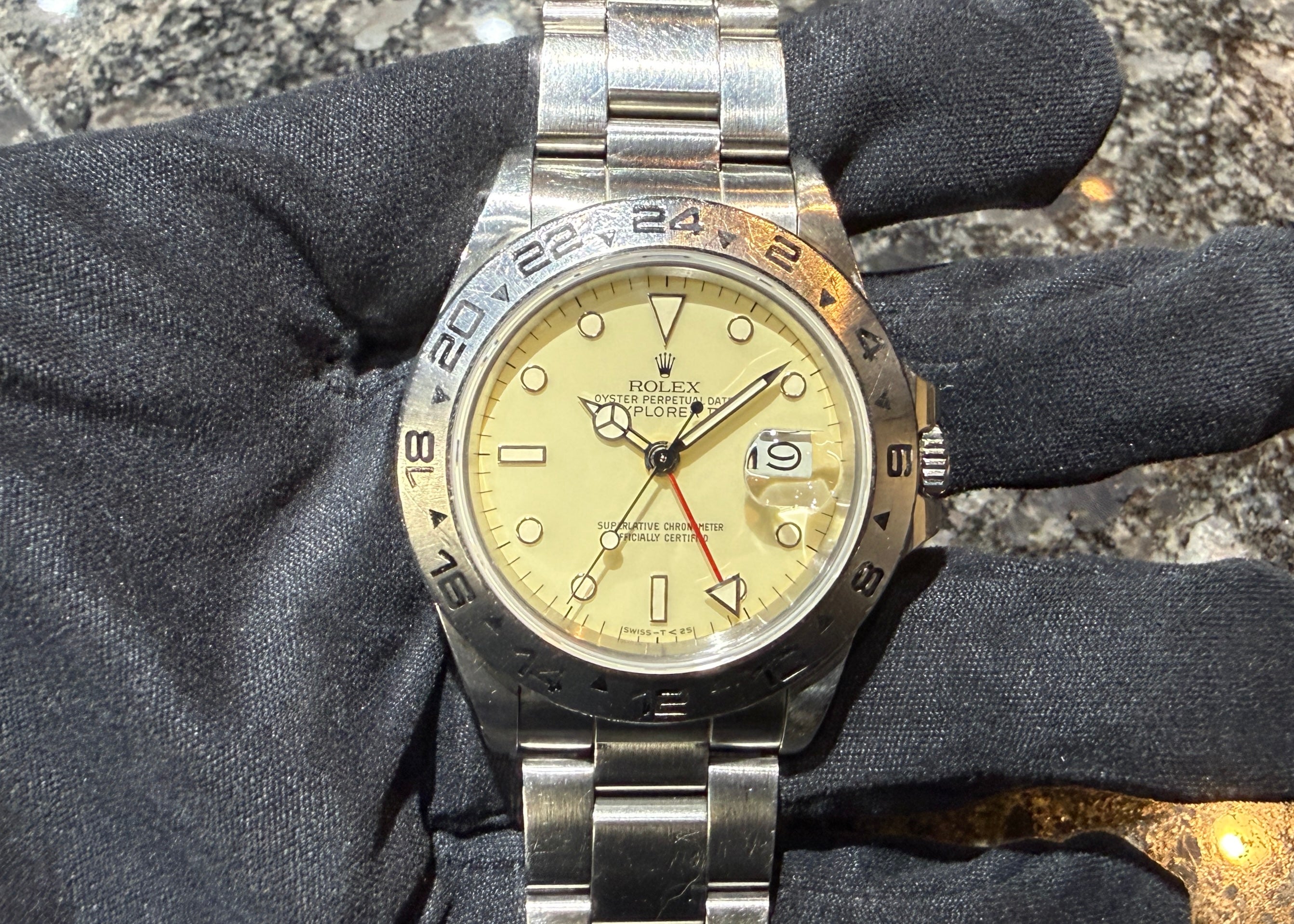 第２４９５回～  グッドプライス！！大人気エクスプローラーII 濃厚アイボリー！ロレックス 16550 86年 センタースプリット オールトリチウムのご紹介！！