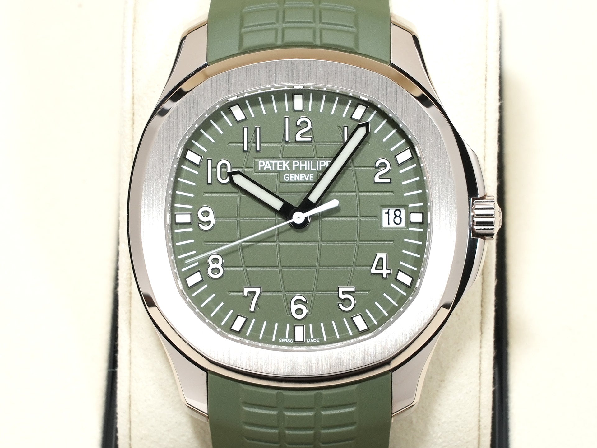 Patek Philippe Aquanaut Ref. 5168G-010 White Gold Khaki Green Dial Unused h2jbsn8r
