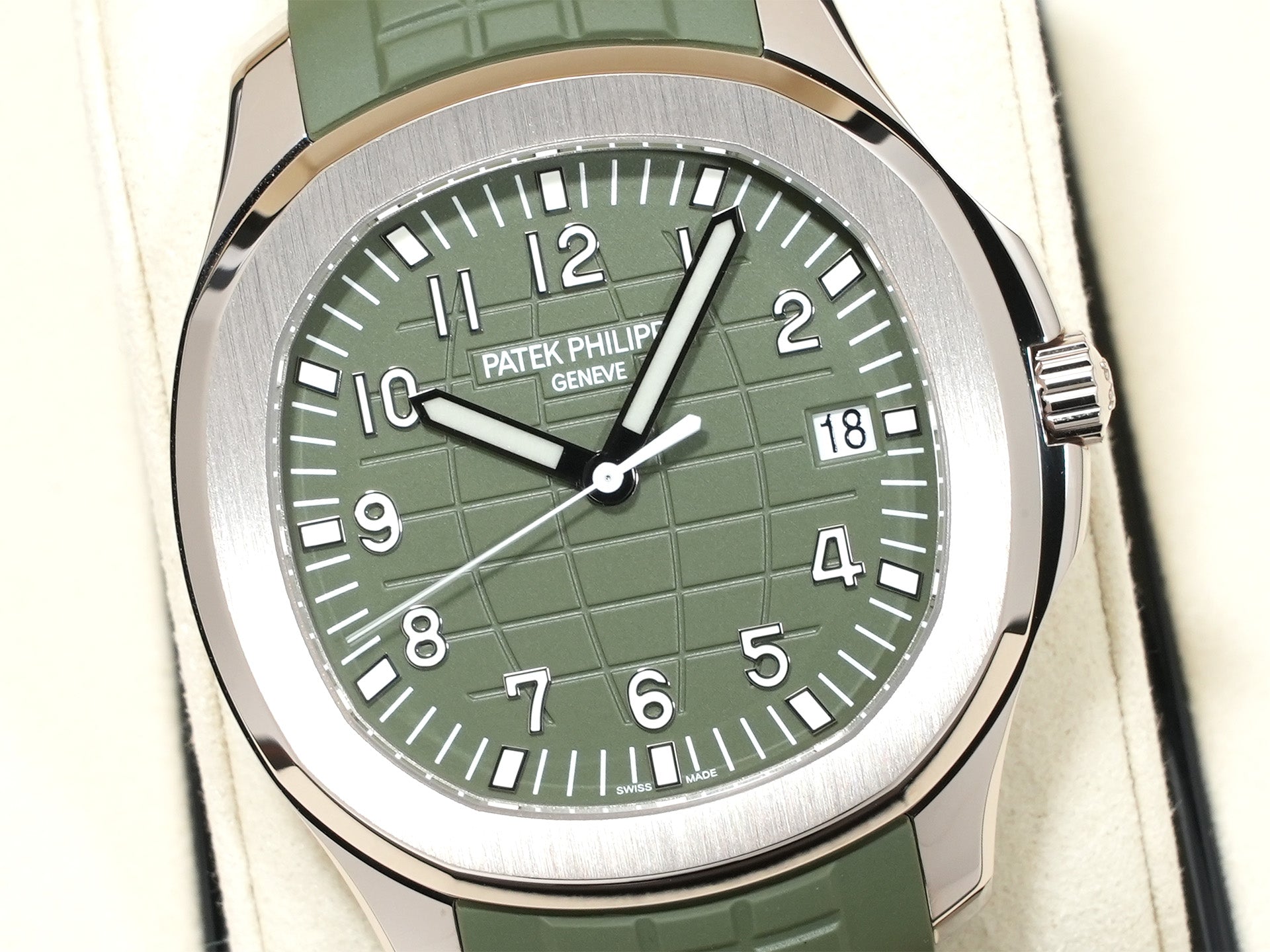 パテックフィリップ アクアノート Ref.5168G-010 ホワイトゴールド カーキグリーン文字盤 未使用 h2jbsn8r