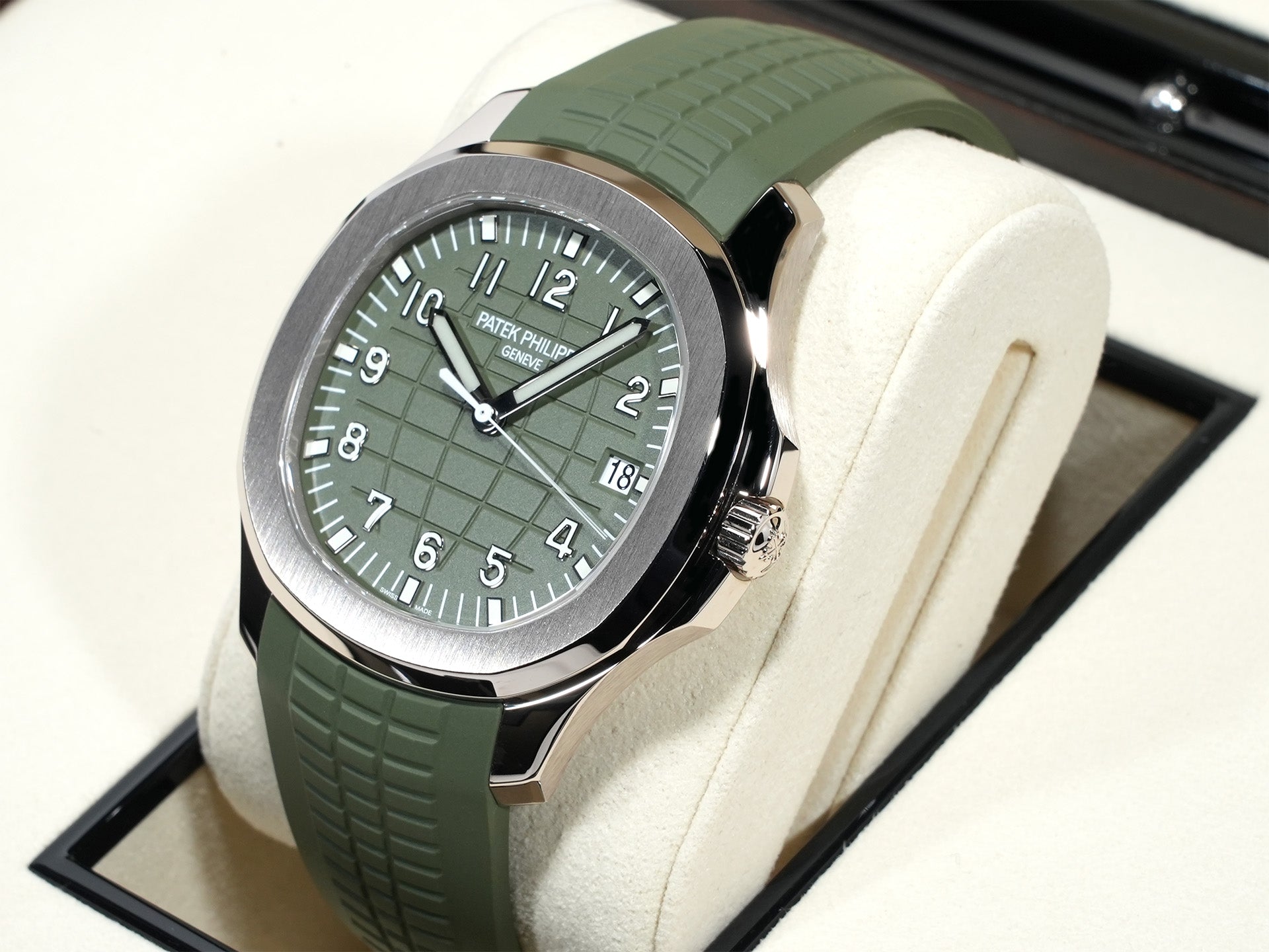 パテックフィリップ アクアノート Ref.5168G-010 ホワイトゴールド カーキグリーン文字盤 未使用 h2jbsn8r
