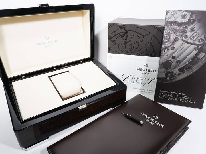 Patek Philippe Nautilus Annual Calendar Moon Phase Ref. 5726A-001 Stainless Steel Black Dial in Excellent Condition f65xhjro