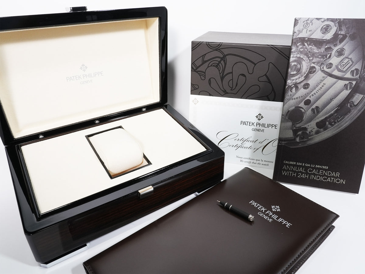 Patek Philippe Nautilus Annual Calendar Moon Phase Ref. 5726A-001 Stainless Steel Black Dial in Excellent Condition f65xhjro