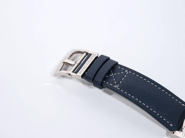 パテックフィリップ カラトラバ パイロット トラベルタイム クロノグラフ Ref.5924G-001 ホワイトゴールド サンバースト仕上げのブルーグレーダイヤル文字盤 美品 h4j9hmnr
