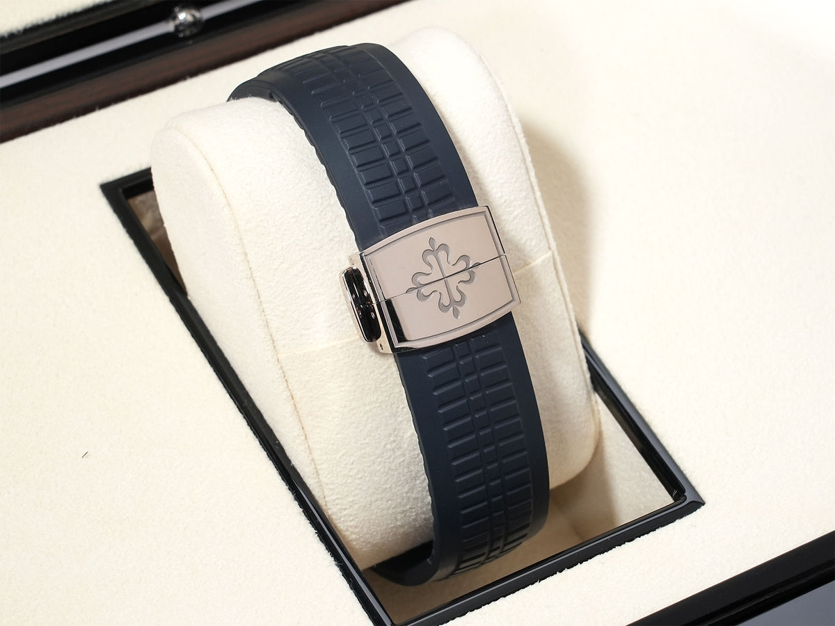 Patek Philippe Aquanaut Chronograph Ref. 5968G-001 White Gold Midnight Blue Dial Pre-owned 9tuet77o