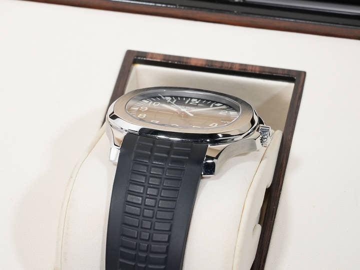パテックフィリップ アクアノート Ref.5167A-001 ステンレススチール ブラック文字盤 中古 oimg5xno